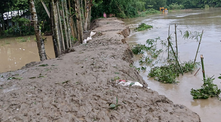 খরস্রোতা মনু নদের শহর প্রতিরক্ষা বাঁধ নির্মাণে ধীরগতি